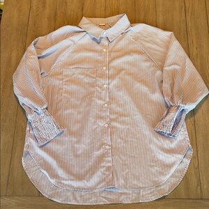 NWOT Women’s Blue and White Striped Button Down Shirt XL